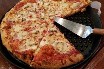 Titanic Pizzeria