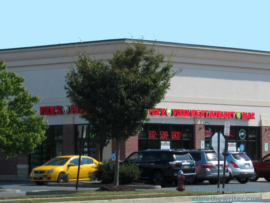 Fox's Pizza Den
