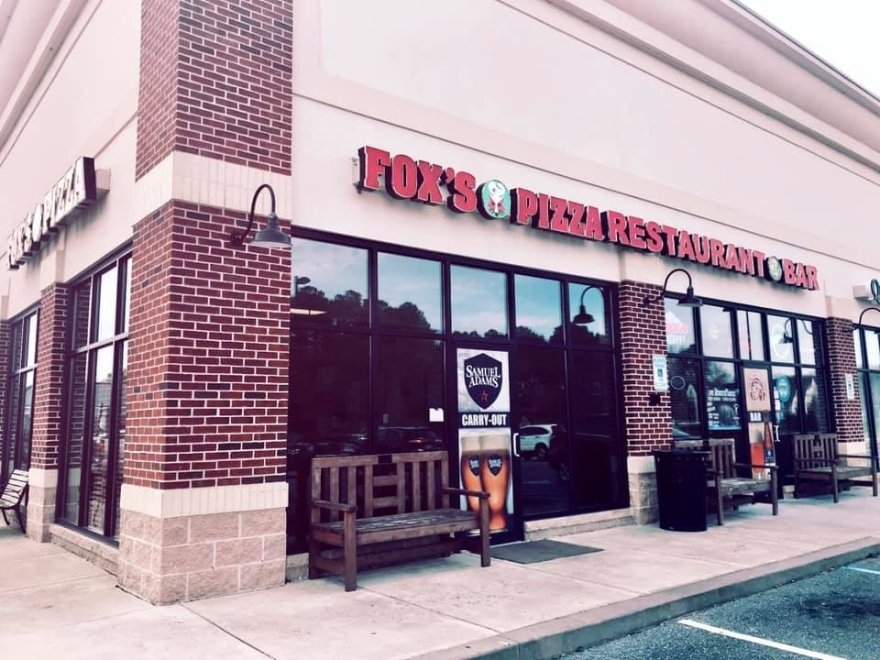 Fox's Pizza Den