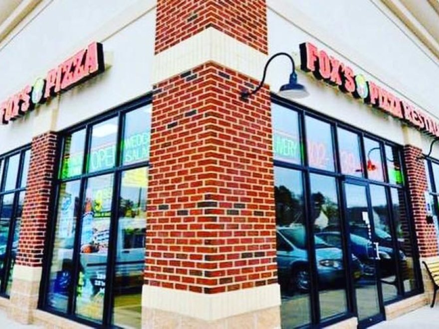 Fox's Pizza Den
