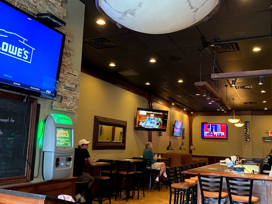 Fox's Pizza Den
