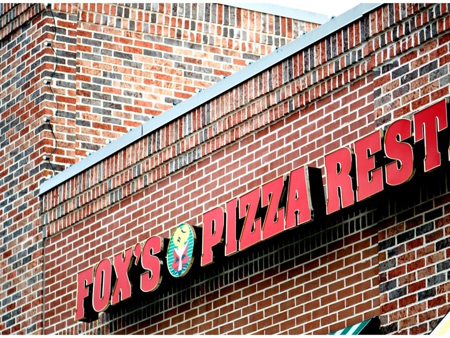 Fox's Pizza Den