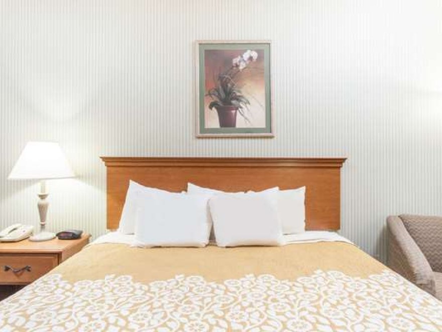 Days Inn & Suites by Wyndham Seaford