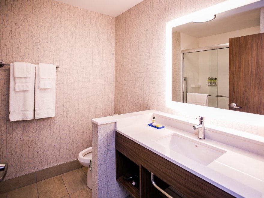 Holiday Inn Express & Suites Rehoboth Beach