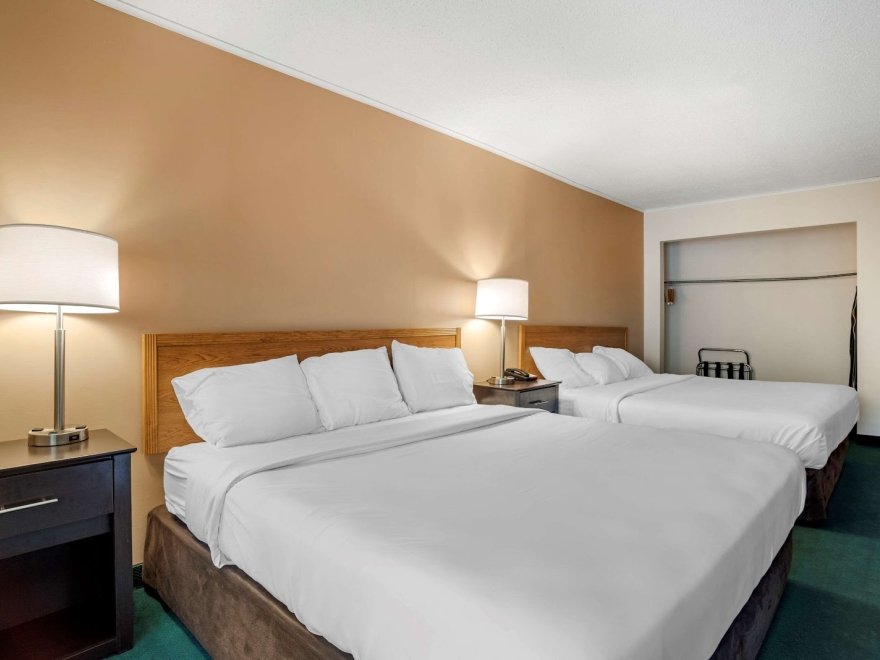 Rodeway Inn & Suites