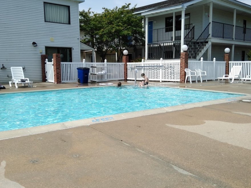 Rodeway Inn & Suites