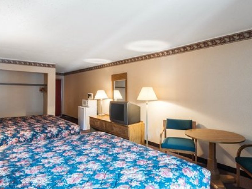 Rodeway Inn & Suites