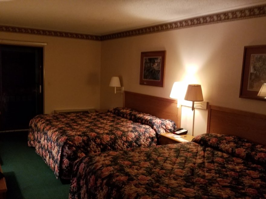 Rodeway Inn & Suites