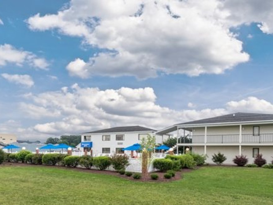 Rodeway Inn & Suites