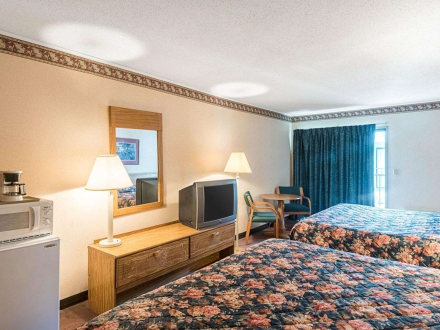 Rodeway Inn & Suites