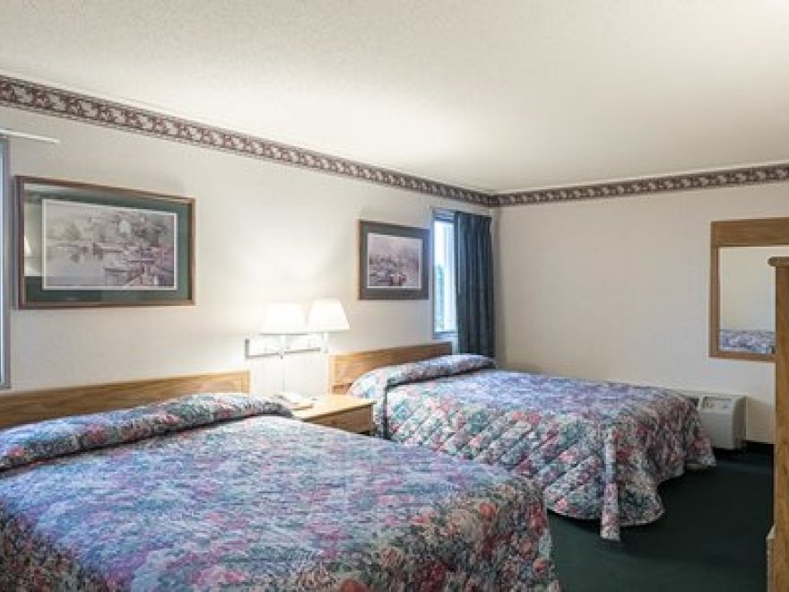 Rodeway Inn & Suites
